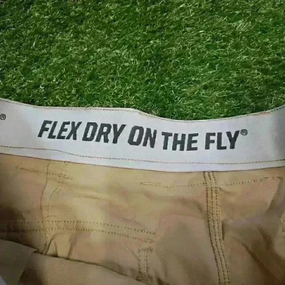 Duluth Trading Flex Dry On The Fly Cargo Shorts Men's Size 40 Beige 9" Inseam - Picture 5 of 11